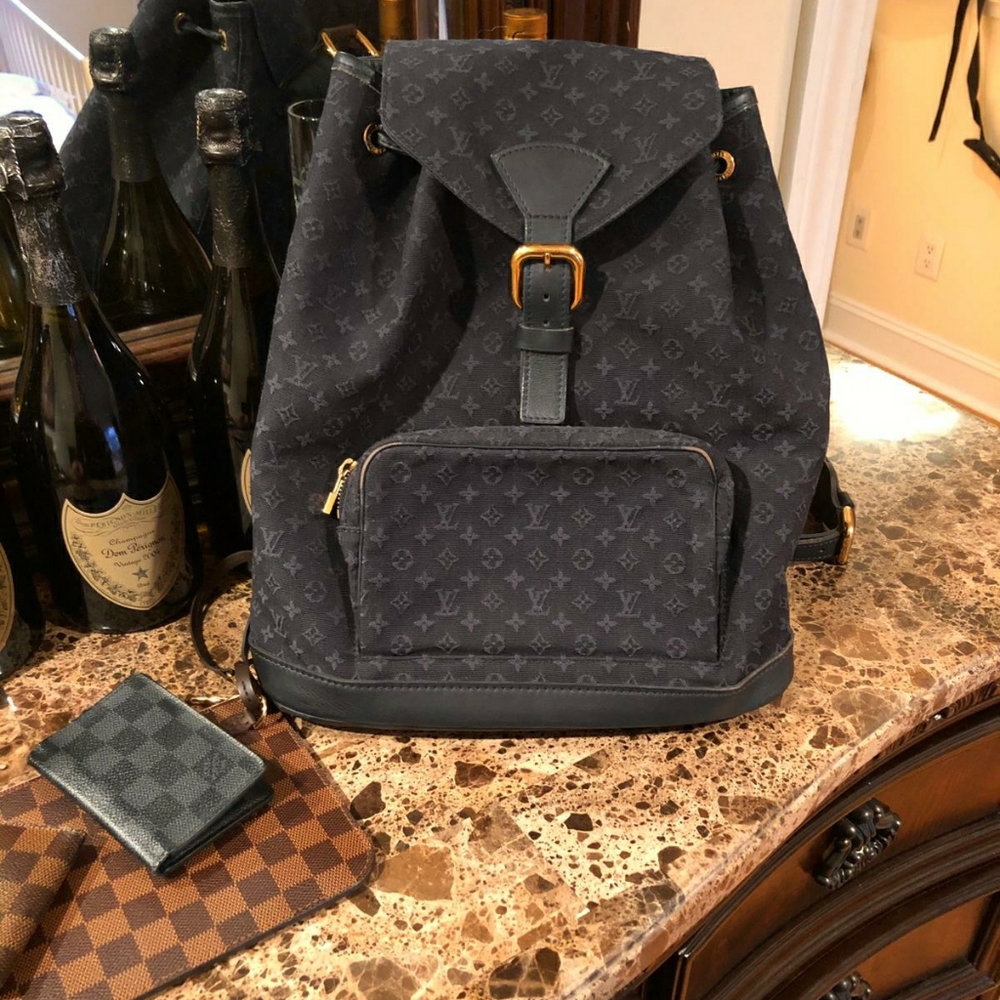 Authentic Louis Vuitton Bag / Montsouris Mini